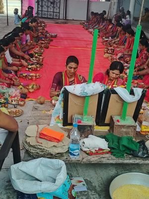శ్రీ దుర్గా దేవి అమ్మవారి వద్ద కుంకుమర్చన, అక్షరాబ్యాస పూజలు 