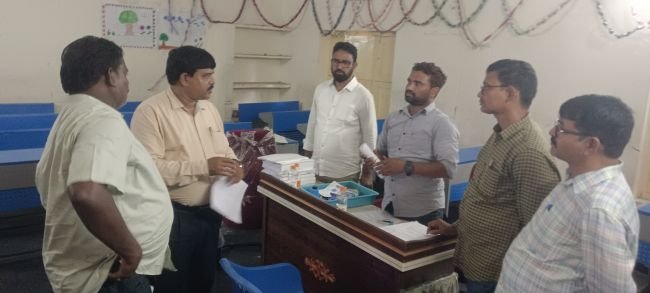 అద్దంకిలో నామినేషన్ల ప్రక్రియను పరిశీలించిన జిల్లా ఎన్నికల నోడల్ అధికారి.