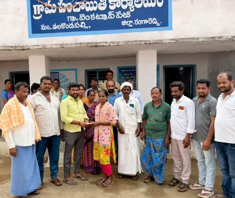 అక్షిత విద్యార్థిని నీట్ కోచింగ్ కు సర్పంచ్ ఇమ్మడి మహేష్ ఆర్థిక చేయూత