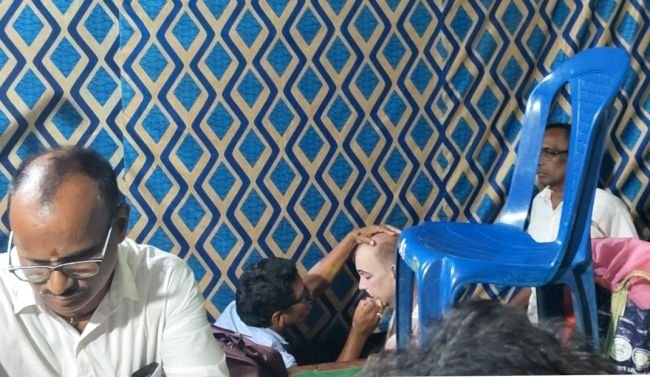 భక్తులకు టిక్కెట్లు -కళాకారులకు ఇక్కట్లు.