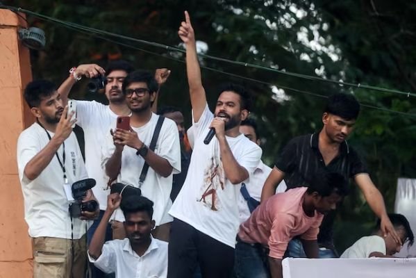 ఢిల్లీలో కాక్రోచ్ మూవ్‌మెంట్ వ్యవస్థాపకుడు అభిజీత్ దీప్కేను అదుపులోకి తీసుకున్న పోలీసులు