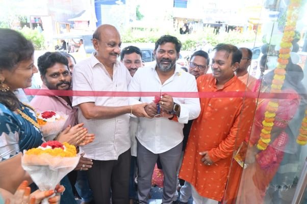పార్వతీపురంలో ఘనంగా "వస్త్ర జగదాంబ" జాకీ బ్రాండ్ స్టోర్ ప్రారంభోత్సవం