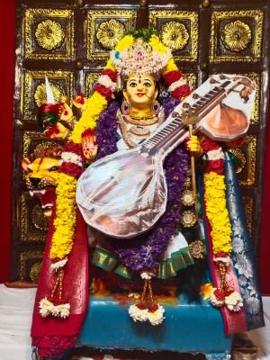 దేవి శరన్నవరాత్రి ఉత్సవాల్లో ఆరవ రోజు ప్రత్యేక పూజలు