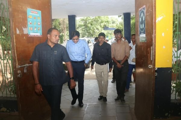 అర్హులైన ప్రతి ఒక్కరు ఓటును నమోదు చేసుకోవాలి