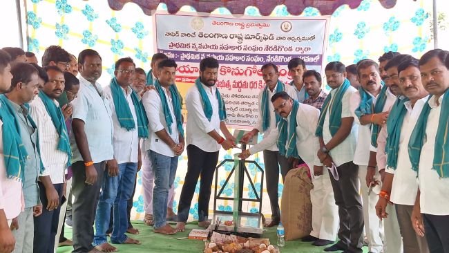 సోయాబీన్ కొనుగోలు కేంద్రాన్ని ప్రారంభించిన ఎమ్మెల్యే అనిల్ జాదవ్