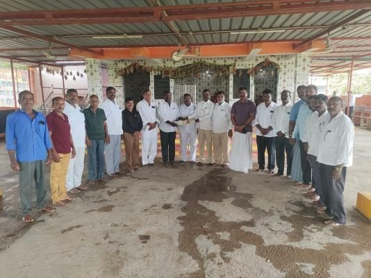 సీతారామ భద్ర క్షేత్ర నిర్మాణానికి మాజీ సర్పంచ్ విరాళం