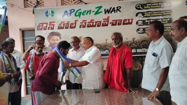 కారాడ గ్రామానికి చెందిన 150 కుటుంబాలు టీడీపీని వీడి వైఎస్సార్‌సీపీలో చేరిక: