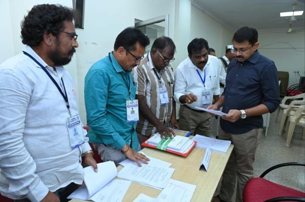 *ఎన్నికల విధుల్లో నిర్లక్ష్యానికి తావివ్వొద్దు....  *నామినేషన్ కేంద్రాల్లో పకడ్బందీ ఏర్పాట్లు చేయాలి