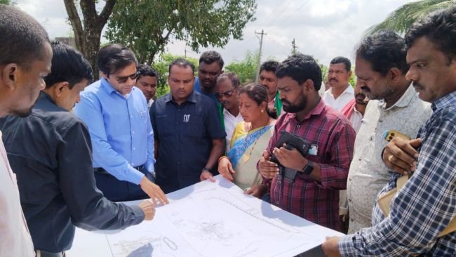 మామిడి గుండాల భూముల రీ సర్వేను పరిశీలించిన జిల్లా కలెక్టర్ అంకిత్ 