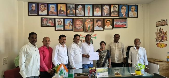 మృతి చెందిన ఫీల్డ్ అసిస్టెంట్ కుటుంబానికి రూ.లక్ష ఎక్స్‌గ్రేషియా