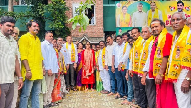 టిడిపిలోకి 300 కుటుంబాలు చేరిక