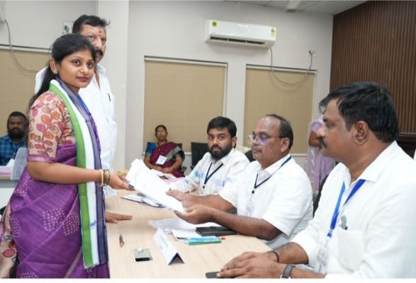 విజయనగరం లో తొలిరోజు 18 నామినేషన్లు