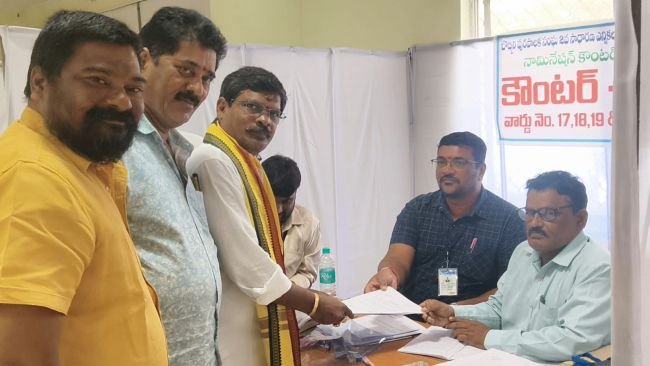 తొలి రోజు ప్రారంభమైన నామినేషన్ లు:.. టిడిపి నామినేషన్ లు నాలుగు, ఇండిపెండెంట్ లు రెండు