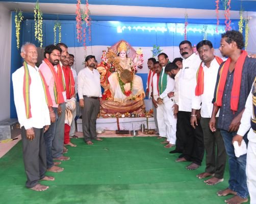 దుర్గామాతను సందర్శించి ప్రత్యేక పూజలు చేసిన జిల్లా కలెక్టర్ కుమార్ దీపక్ 