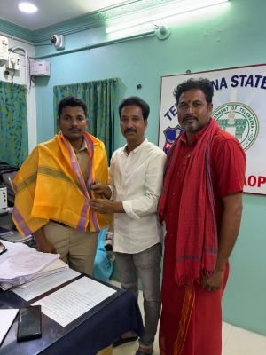 ఎస్హెచ్ఓ సాయి కిషోర్ రెడ్డికి జూపల్లి ప్రమోద్ శుభాకాంక్షలు*