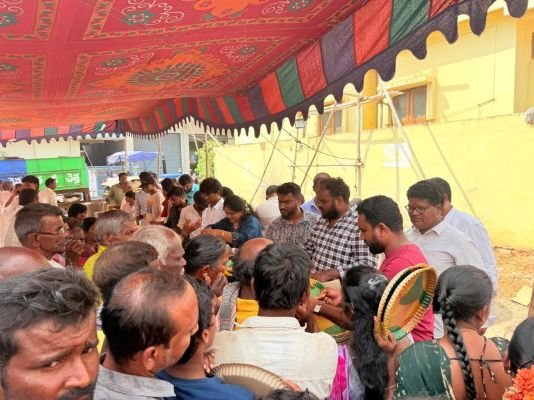 దుర్గామాత మండపం వద్ద అన్నప్రసాద కార్యక్రమం 