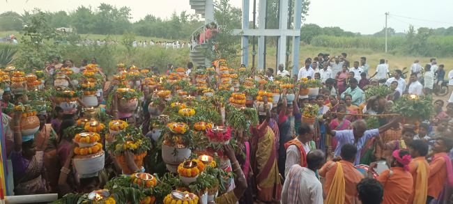 బంగారు మైసమ్మకు బండ్లు,బోనాలు