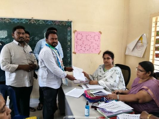 వైయస్సార్ పార్టీ 30 వార్డు కౌన్సిలర్ అభ్యర్థిగా కె.వి. కృష్ణారెడ్డి నామినేషన్