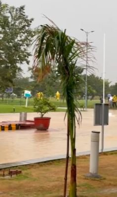 జలమయం అయిన రేణిగుంట అంతర్జాతీయ విమానాశ్రయం