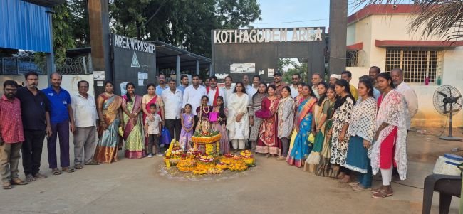 సింగరేణి ఏరియా వర్క్ షాప్ లో ఘనంగా బతుకమ్మ సంబరాలు