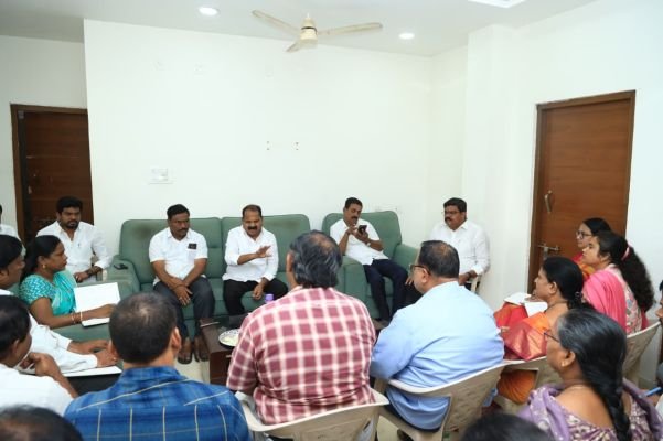 అభివృద్ధి పనులపై ఎమ్మెల్యే వీర్లపల్లి శంకర్ సమీక్ష