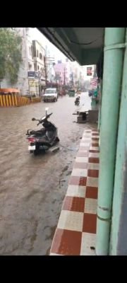 రేణిగుంటలో భారీ వర్షం.. రోడ్లన్నీ జలమయం!