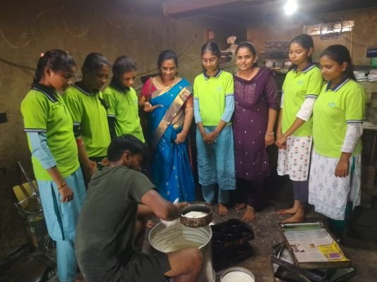 వృత్తి విద్యా కోర్సులతో ఉపాధి అవకాశాలు....   కెజిబివి ప్రిన్సిపాల్ బి.రోహిణి