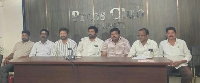 దొడ్డి దారిన సర్టిఫికెట్లతో పదవులు దోపిడీ  -గౌడ్ కుల దృవీకరణ పత్రాలను దుర్వినియోగం చేయకండి : గౌడ్ సంఘం నేతలు 