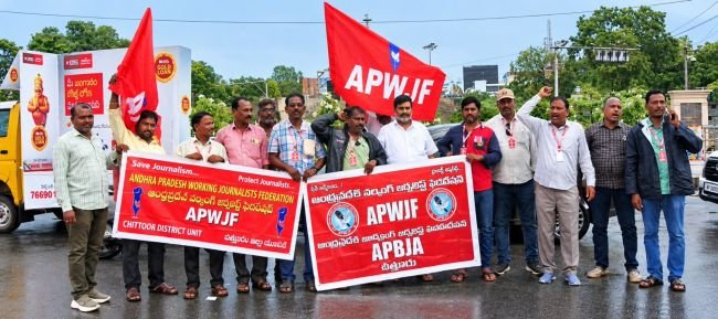 టీవీ 7 కార్యాలయంపై దాడి అమానుషం