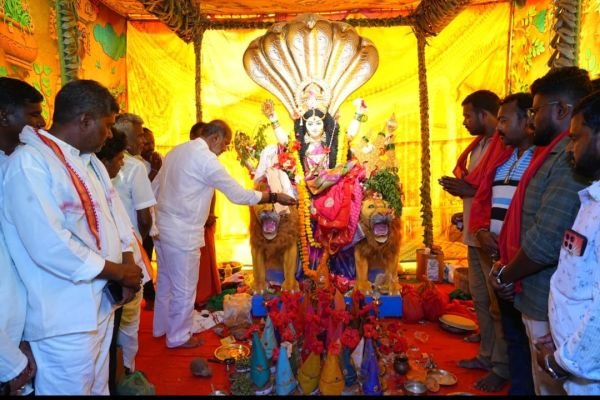 అమ్మ వారికి ప్రభుత్వ విప్ ప్రత్యేక పూజలు 