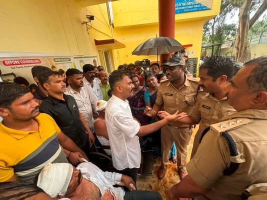 గాయపడిన కార్యకర్తకు అండగా కేతిరెడ్డి
