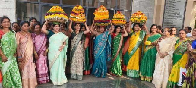 రంగారెడ్డి జిల్లా కలెక్టరేట్‌లో ఘనంగా బతుకమ్మ సంబరాలు