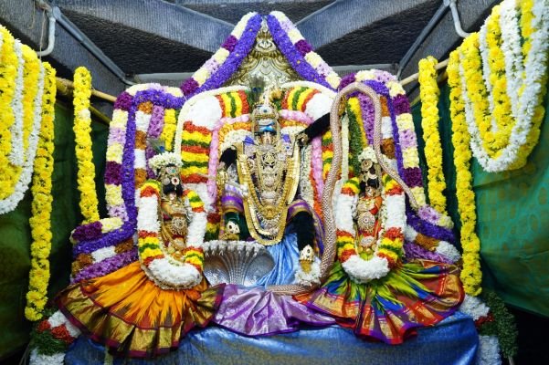 పరమపదనాథ అలంకరణలో శ్రీవారు