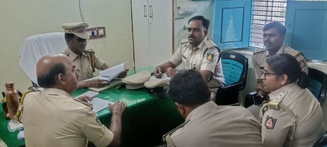 హిందూపురంలో అంతర్రాష్ట్ర ఎక్సైజ్ అధికారుల సమావేశం