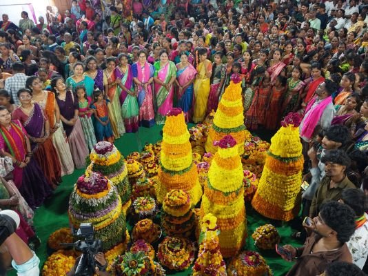 కడ్తాల్‌లో ఘనంగా బతుకమ్మ సంబరాలు