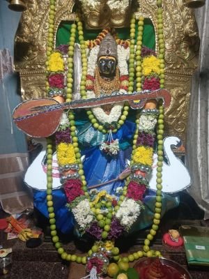 సరస్వతి దేవిగా దర్శనమిచ్చిన గుత్తి రోడ్డు చౌడేశ్వరి దేవి అమ్మవారు