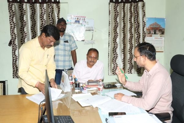 మల్లాపూర్ సర్వే నెం. 84/1ను నిషేధిత జాబితా నుంచి తొలగించండి: తహసీల్దార్‌కు ఉప్పల్ ఎమ్మెల్యే బండారి లక్ష్మారెడ్డి విజ్ఞప్తి