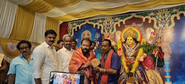 అమ్మవారి పీఠాన్ని దర్శించుకున్న  ఎమ్మెల్యే చింతమనేని 