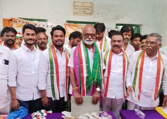 కాంగ్రెస్ కి పూర్వ వైభవం తీసుకురావడానికి  సమష్టిగా కృషి చేయాలి  --స్థానిక ఎన్నికల్లో కాంగ్రెస్ శ్రేణులు పోటీకి సిద్ధం కావాలి   --మాజీ మంత్రి, పిసిసి జిల్లా ఇన్చార్జ్ ఎన్. రఘువీరారెడ్డి