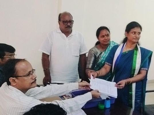 వైసీపీ చైర్మన్ అభ్యర్థిగా కావలి రామ సీత నామినేషన్