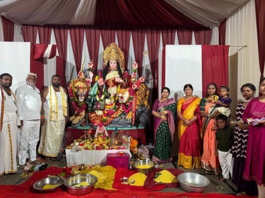 హైతాబాద్‌లో శ్రీశ్రీ సరస్వతీ మాతగా దర్శనమిచ్చిన దుర్గామాత