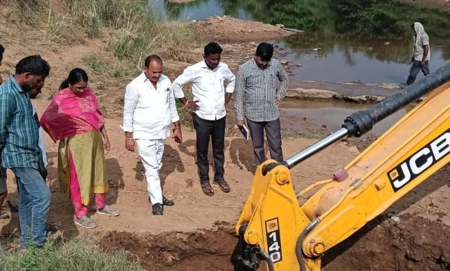 రైతుల పంట తరలింపు కు దారి చూపిన సర్పంచ్ లింగా నాయక్