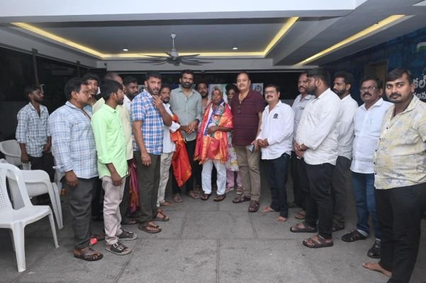 వైఎస్సార్‌సీపీలో చేరిన సీనియర్ నేత వందవాసి రంగ