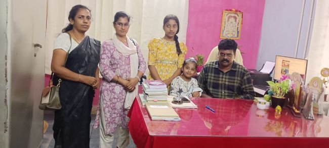 ఇంటి నుంచి వెళ్లిపోయిన బాలికను తల్లికి అప్పగించిన అధికారులు