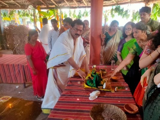సరస్వతీ దేవి అలంకారంలో భువనేశ్వరి అమ్మవారి కనువిందు
