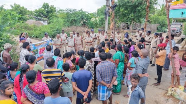 గూడూరు మండలంలో పోలీసుల రూట్‌ మార్చ్‌