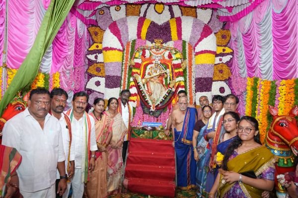 సరస్వతీ దేవి అలంకారంలో జొన్నవాడ కామాక్షితాయి కనువిందు