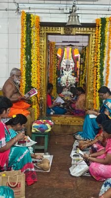 గజలక్ష్మి దేవి అలంకారంతో అన్నపూర్ణా దేవి 