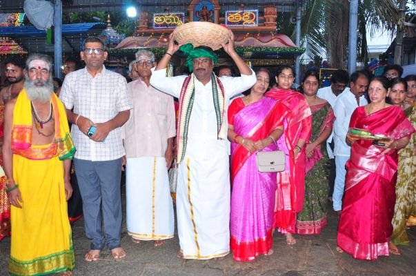 సరస్వతీ దేవి అలంకారంలో దర్శనమిచ్చిన శ్రీ రాజరాజేశ్వరి అమ్మవారు