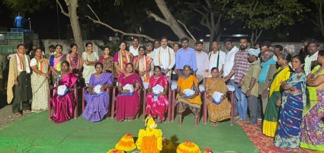 మున్సిపల్ సిబ్బంది సేవలు వెలకట్టలేనివి-డోర్నకల్ ఎమ్మెల్యే రామచంద్రు నాయక్